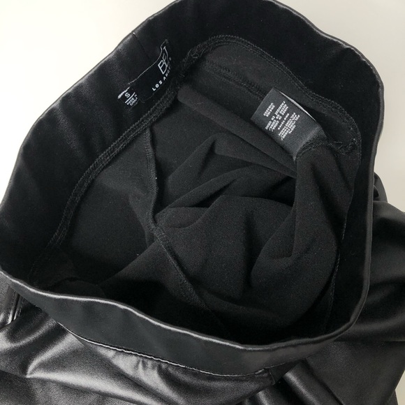 Black Faux Leather Mid-Rise Legging Size Small - Picture 9 of 11